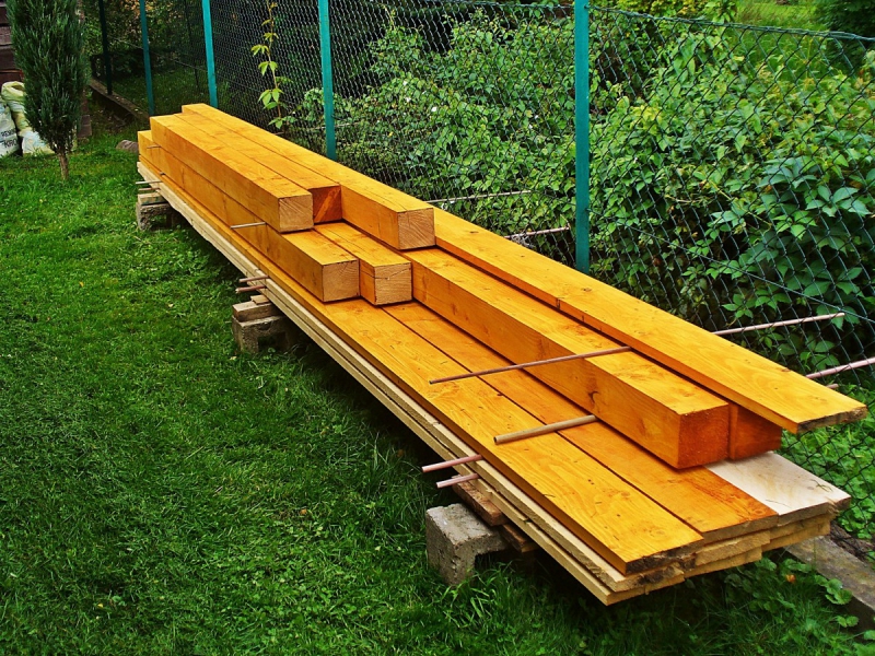 ebeniste-FIGANIERES-min_boards_the_rafters_joinery_tree_painting_wood_colored_paint-871508